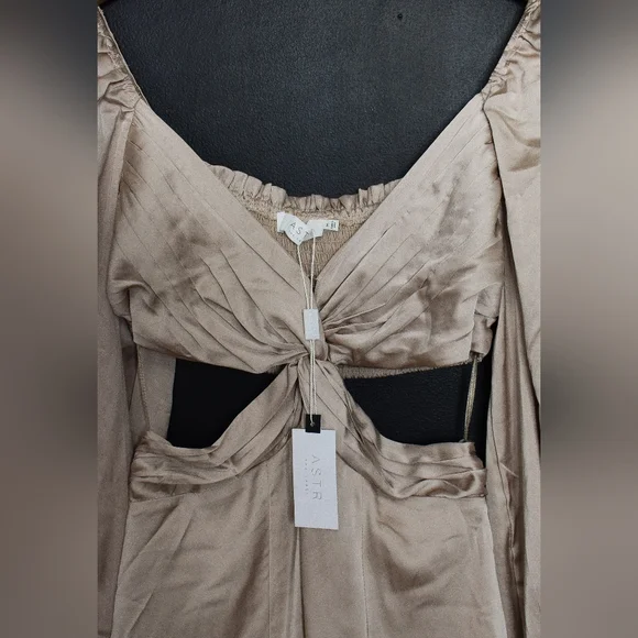 NWT ASTR The Label Anamaria Cut Out Dress Champagne Pink Satin Size M - Picture 7 of 13